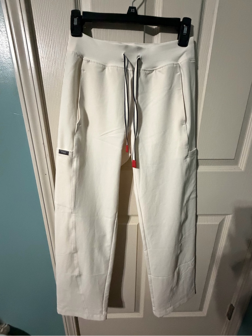 FIGS Women’s Team USA Olympics Cream Scrub Pants NWOT Size XXS